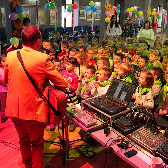 impreza choinkowa dla najmłodszych